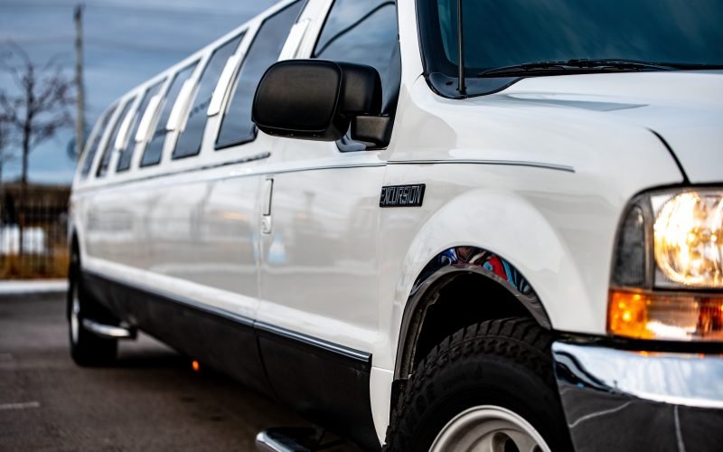 How much does it cost to rent a limo in Chicago?