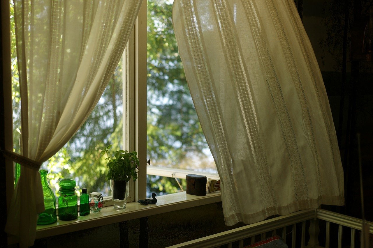 Remove Different Type of Stains from the Curtains