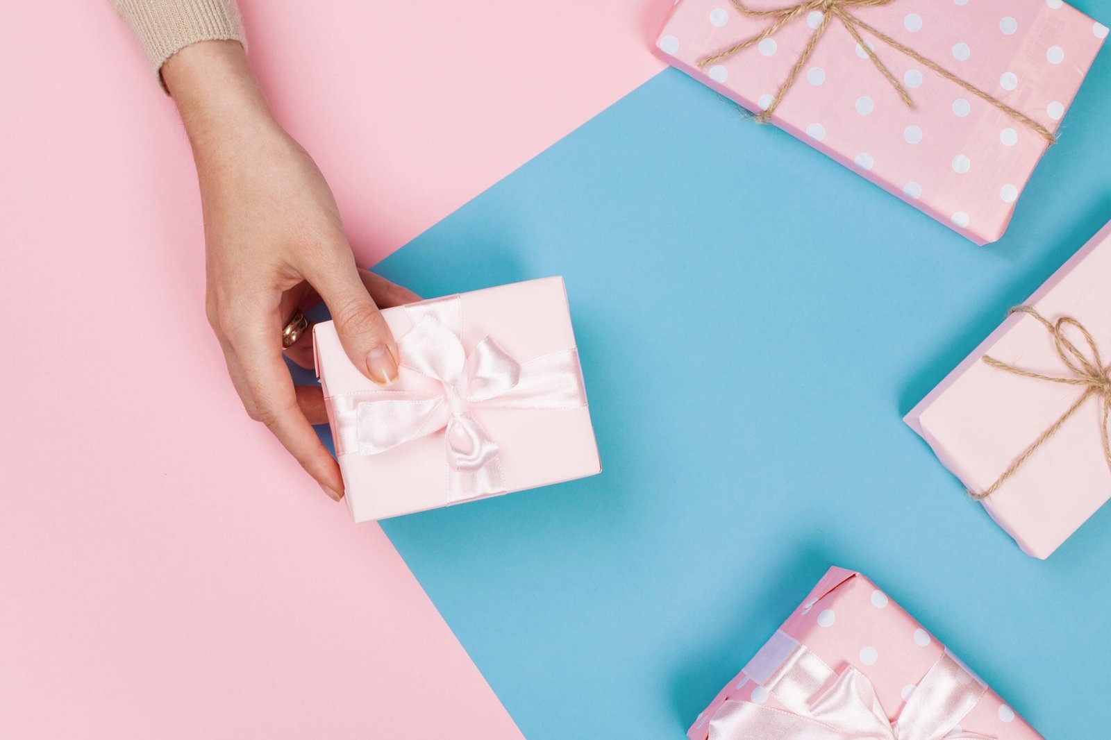 Women's Day Gift Ideas for Your Beautiful Colleagues!!!