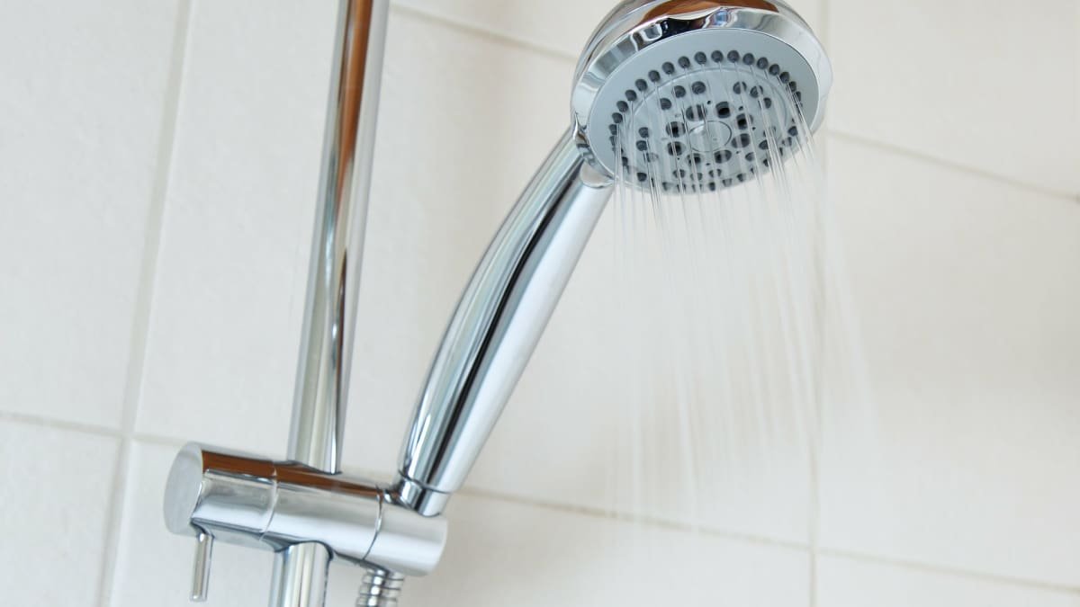 Benefits of having a handheld showerhead.