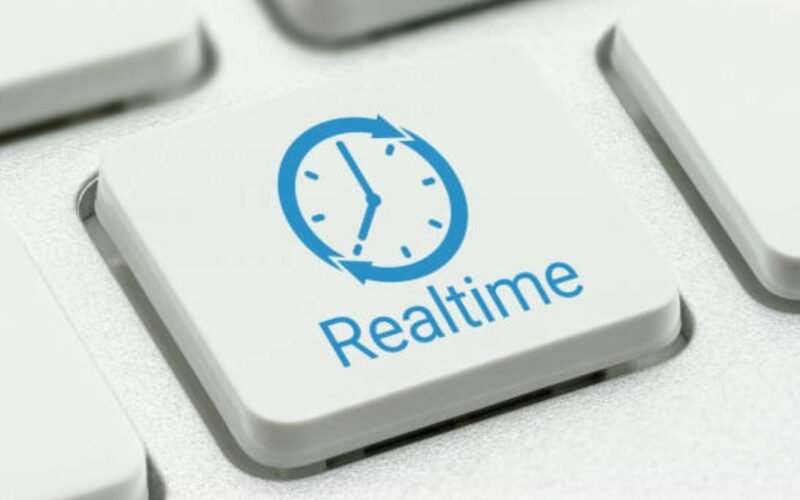Real-Time Messaging: Benefits and Things You Need to Be Aware Of