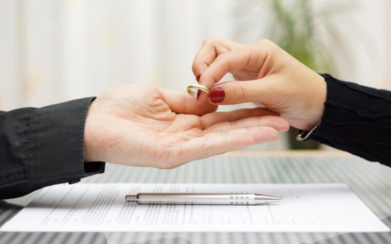 <strong>Best 7 Tips To Consider Before Hiring Divorce Lawyer</strong>